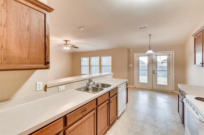 103 Clark Dr - Photo 2 of 11