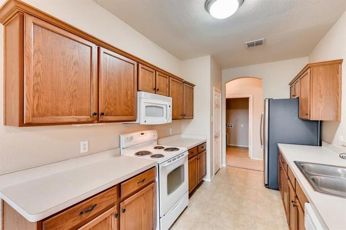 103 Clark Dr - Photo 3 of 11