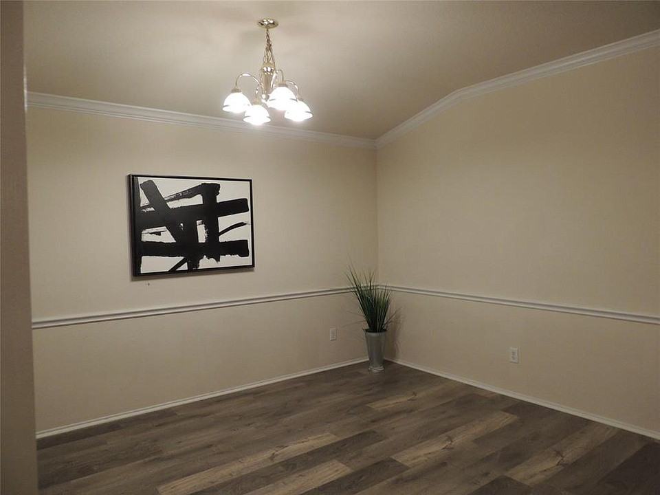 3209 Trail Hollow Drive - Photo 2 of 12