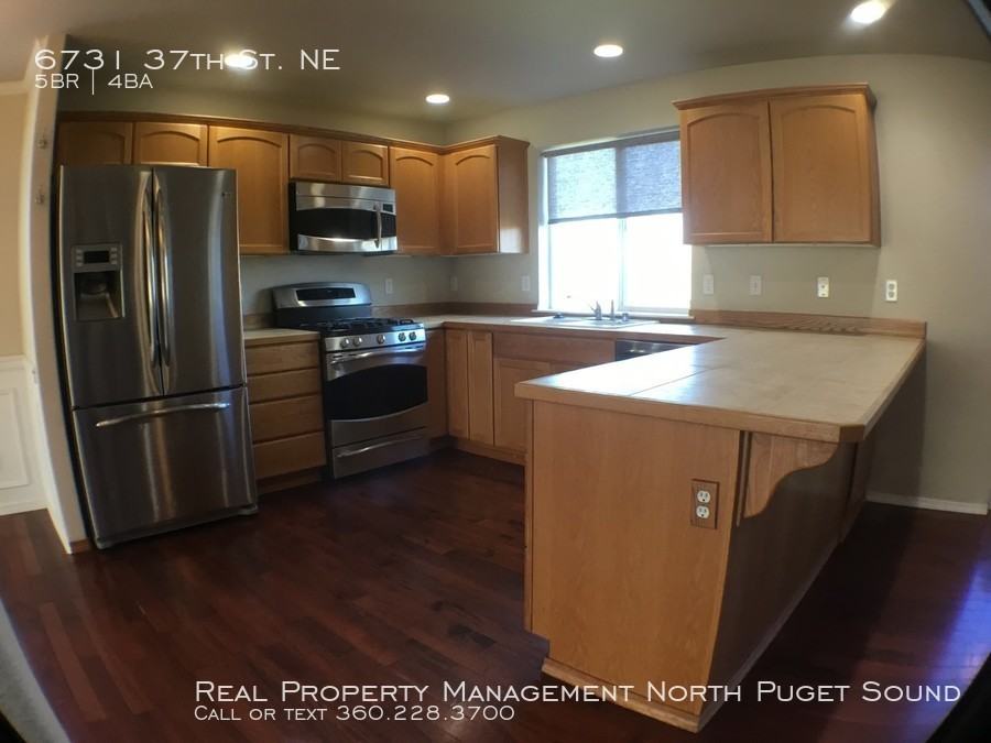 6731 37th St NE - Photo 3 of 20