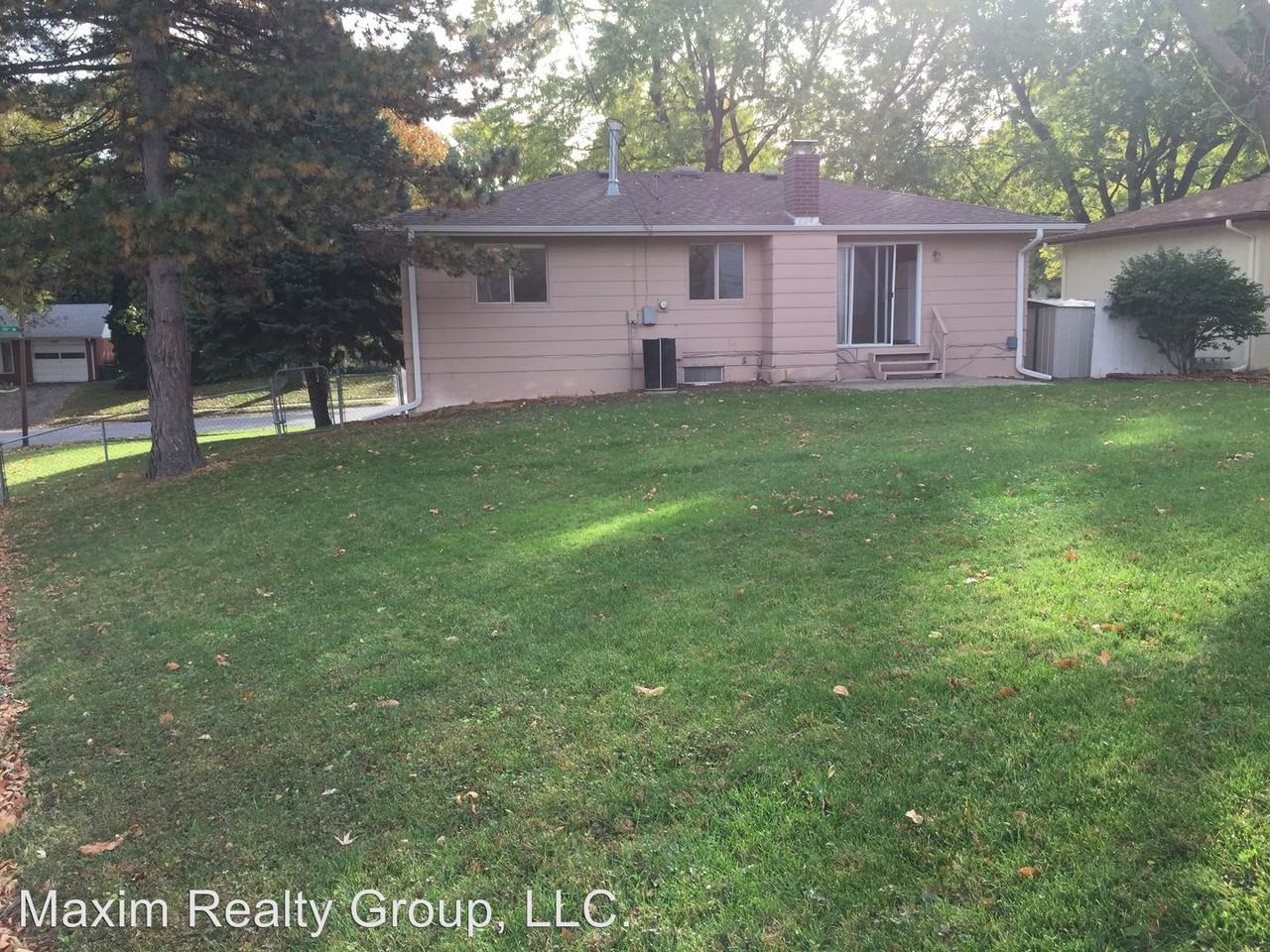 3208 S 134th Ave - Photo 2 of 13