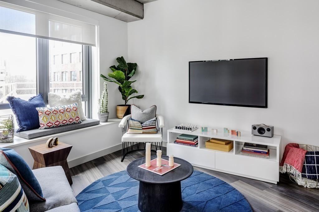 471 Main St - Photo 2 of 8