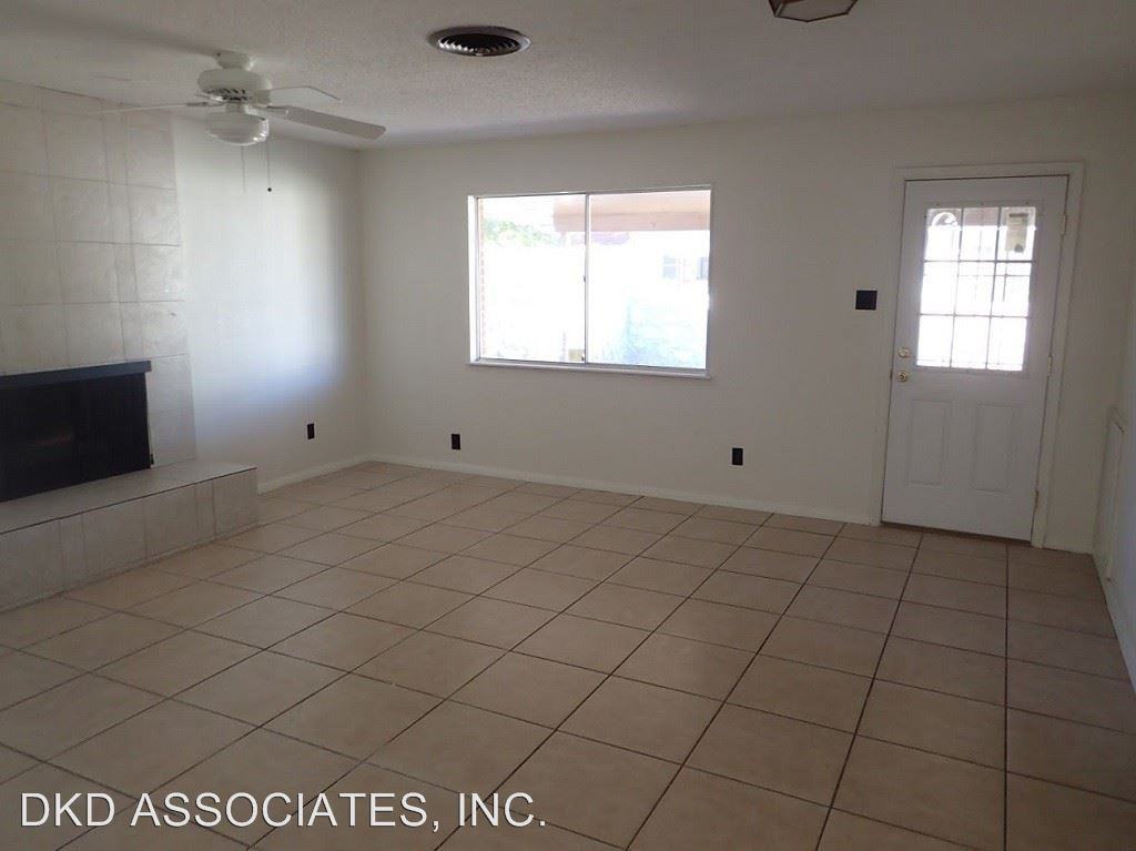 8401 Parade Ln - Photo 3 of 21