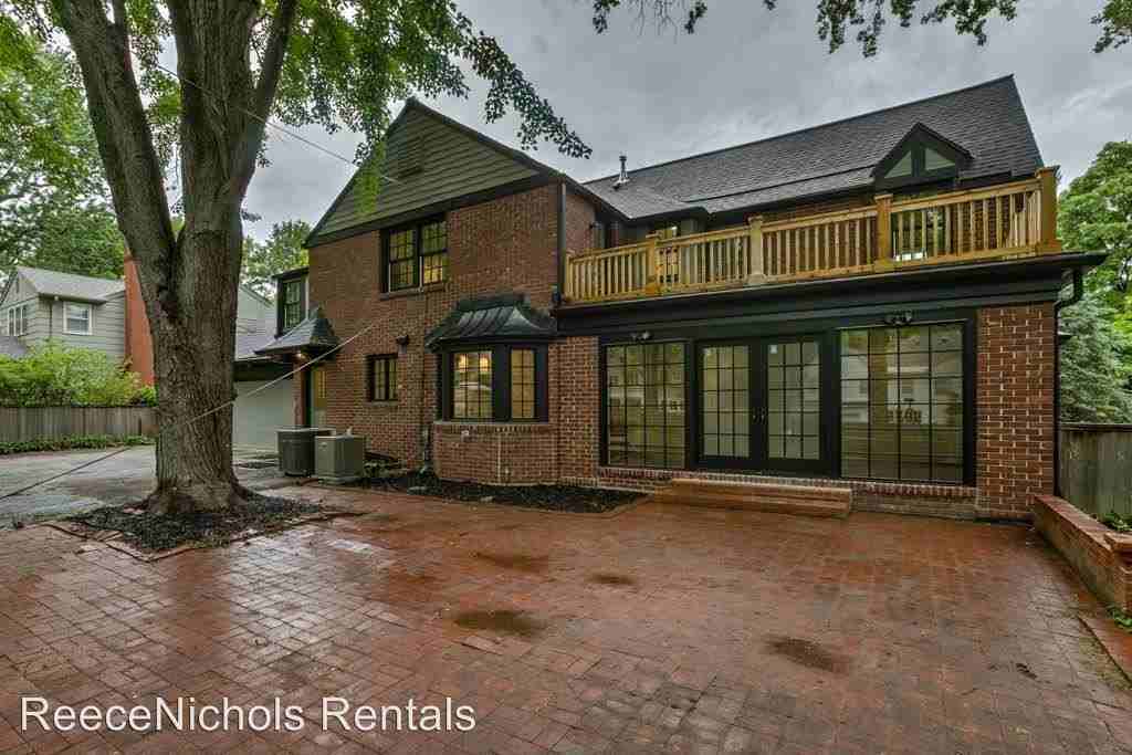 2509 W 63rd St - Photo 2 of 23