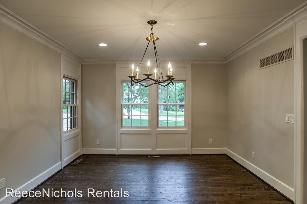 2509 W 63rd St - Photo 3 of 23