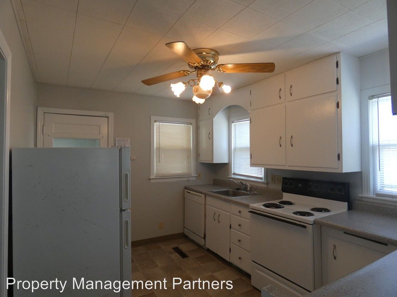 1127 N Andover Rd - Photo 3 of 18