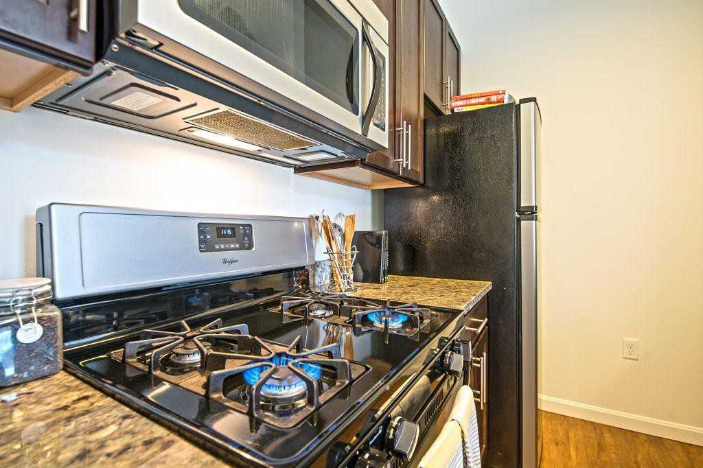 100 Shadow Rd - Photo 3 of 11