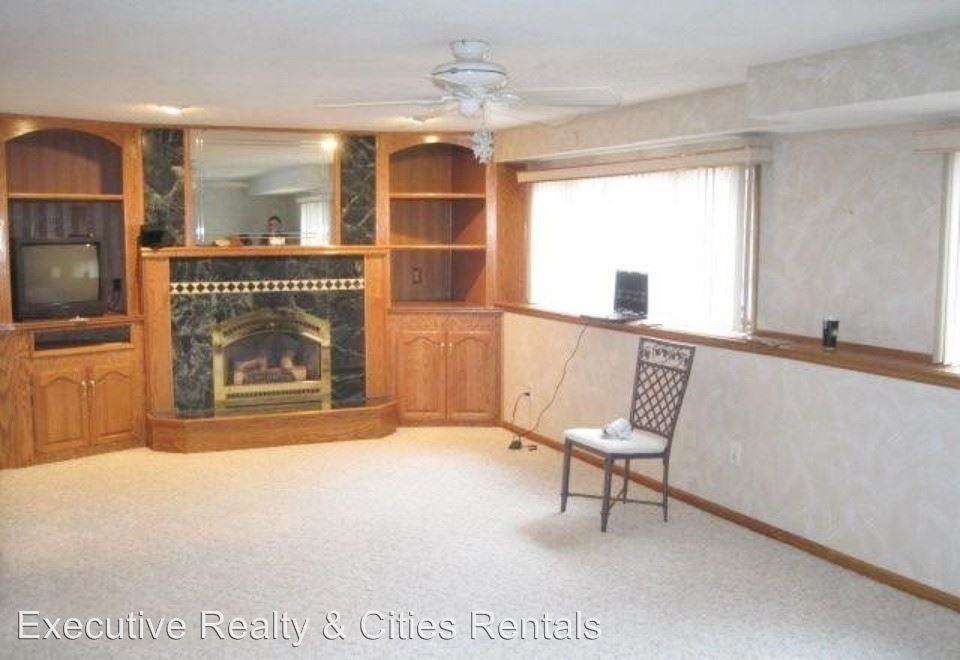 9487 92nd St S - Photo 2 of 6