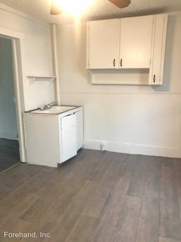 1006 Tyree St - Photo 2 of 9