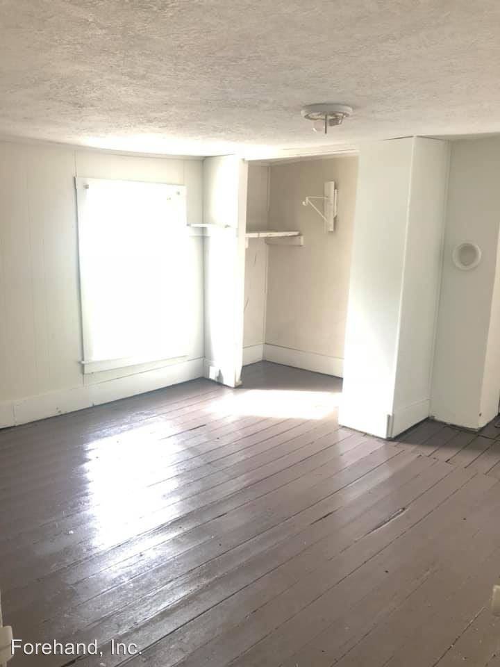 1006 Tyree St - Photo 3 of 9