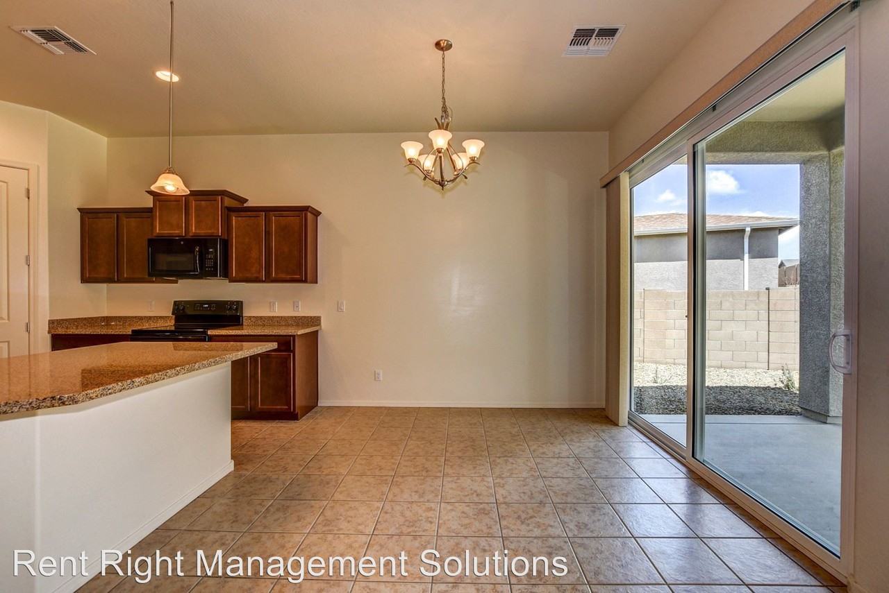 937 N Gomez St - Photo 3 of 25