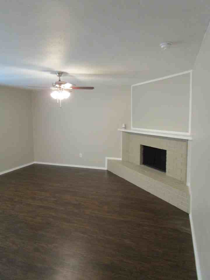 1514 Clearbrook St - Photo 2 of 9