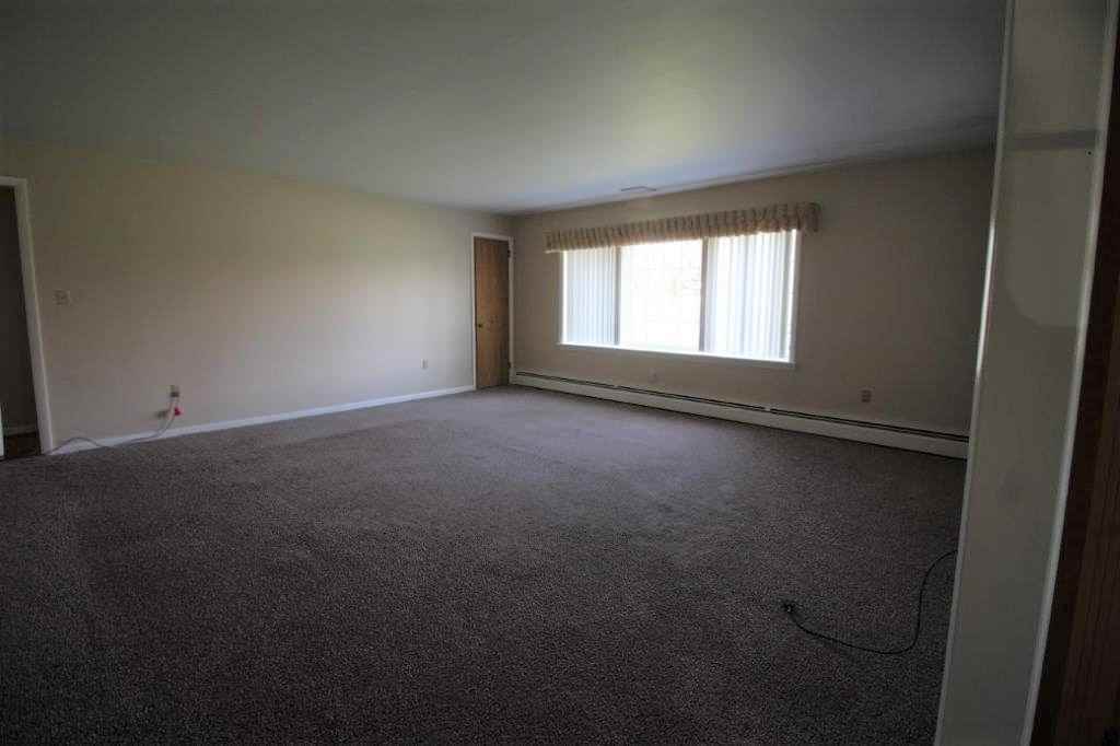 3628 E Newport Rd - Photo 3 of 13