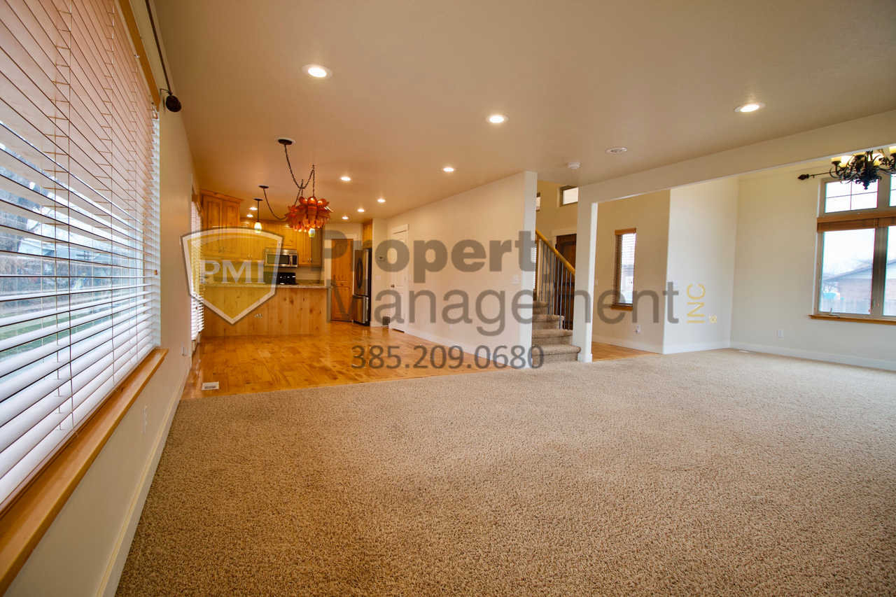 1588 N 110 W - Photo 2 of 25