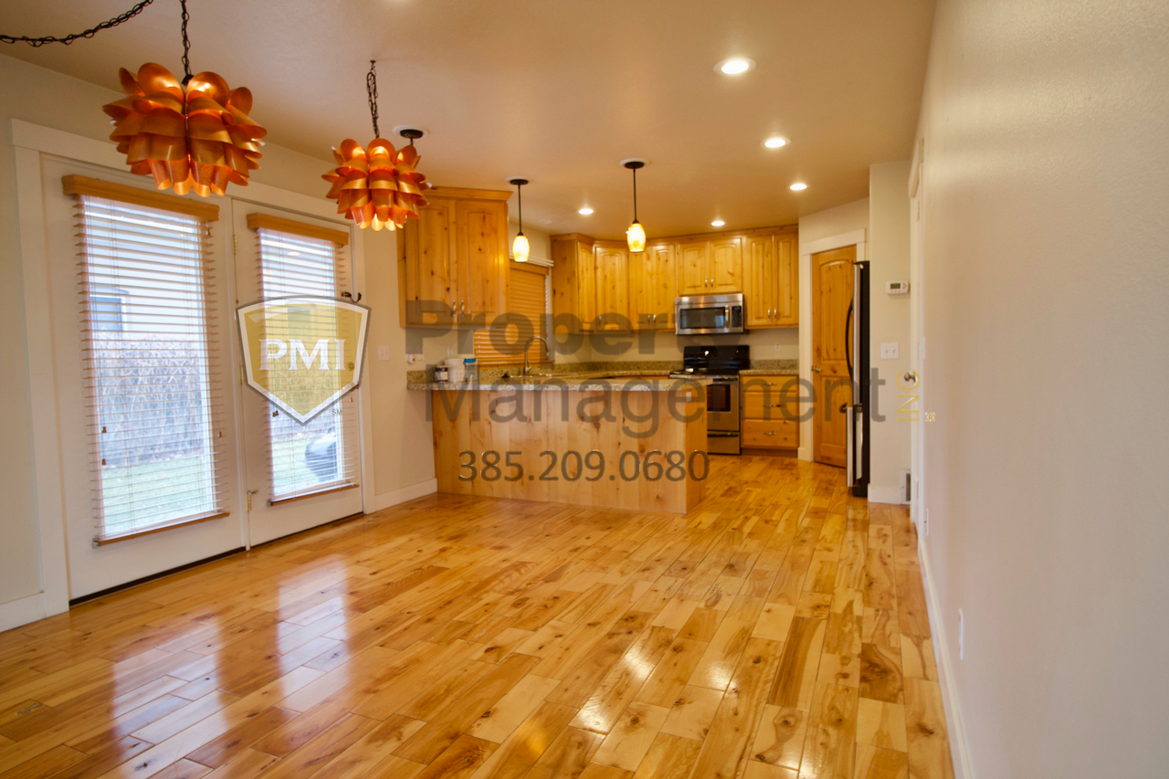 1588 N 110 W - Photo 3 of 25