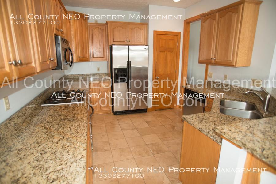 777 E Dawnwood Dr - Photo 3 of 14