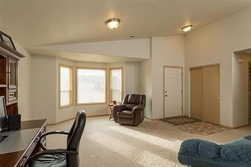 5619 McKinley Ct - Photo 2 of 10