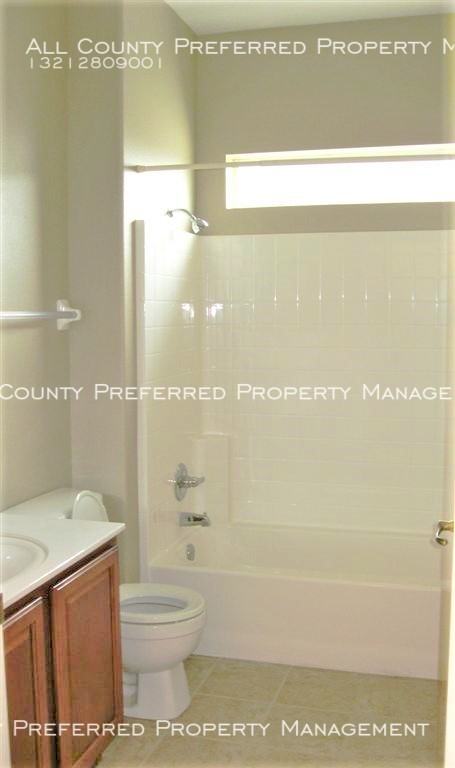 3242 Merrick Ave - Photo 3 of 12