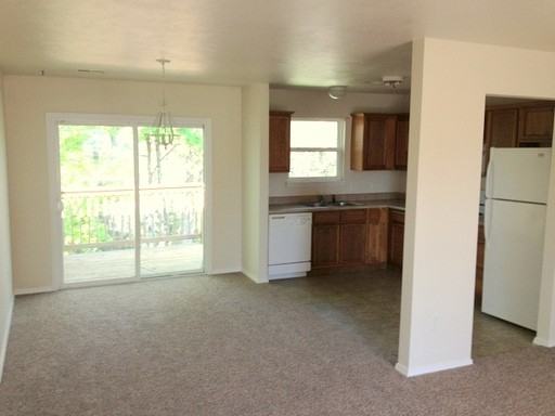 5070 Greenwood Dr - Photo 3 of 7