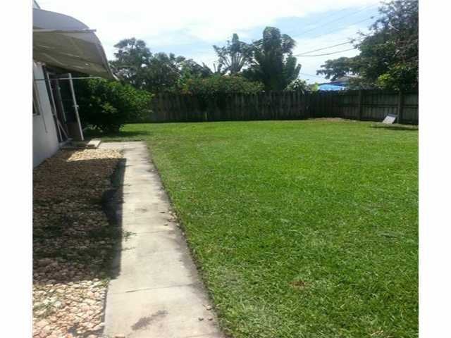 700 NE 47th St - Photo 3 of 9