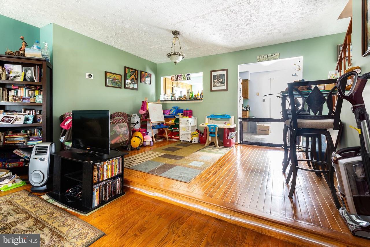 10681 Campus Way S - Photo 3 of 35