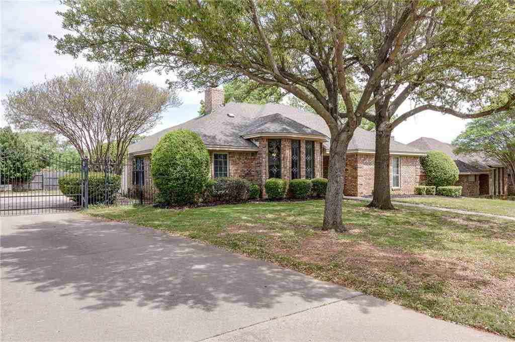 2924 Scenic Dr - Photo 2 of 29