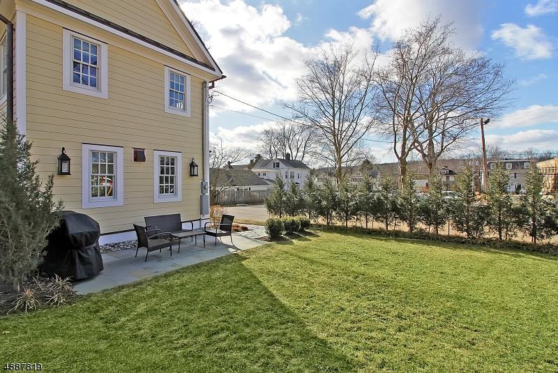 190 Main St - Photo 2 of 17