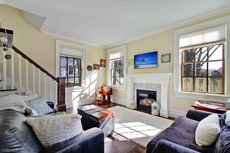 190 Main St - Photo 3 of 17