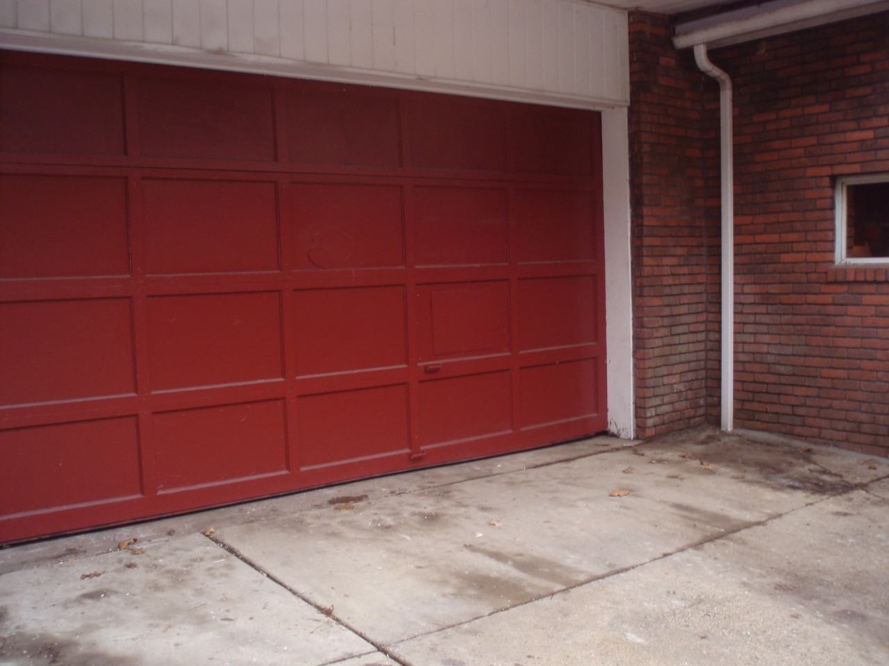 211 Walters Ave - Photo 2 of 12