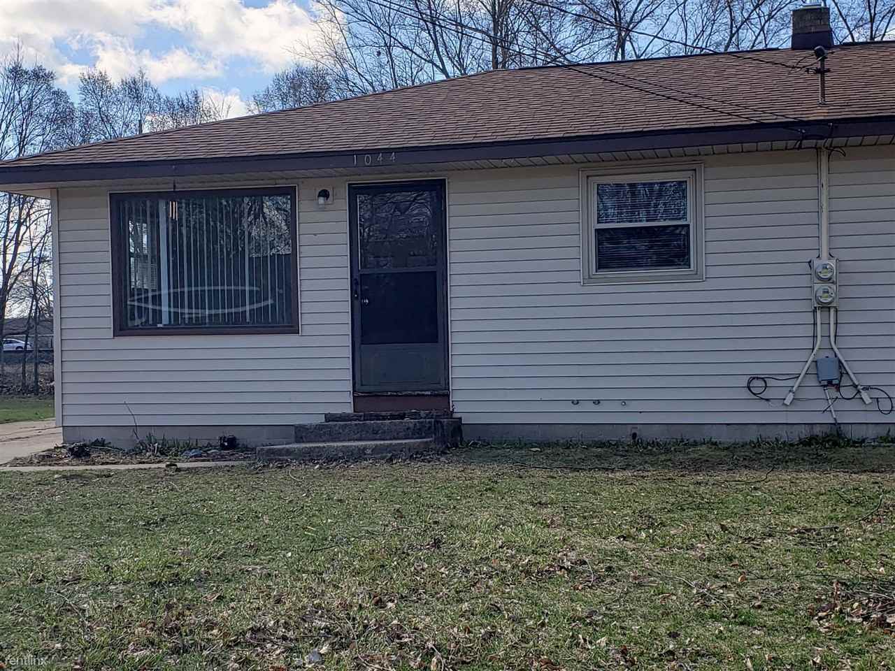 1046 Koster St - Photo 2 of 14