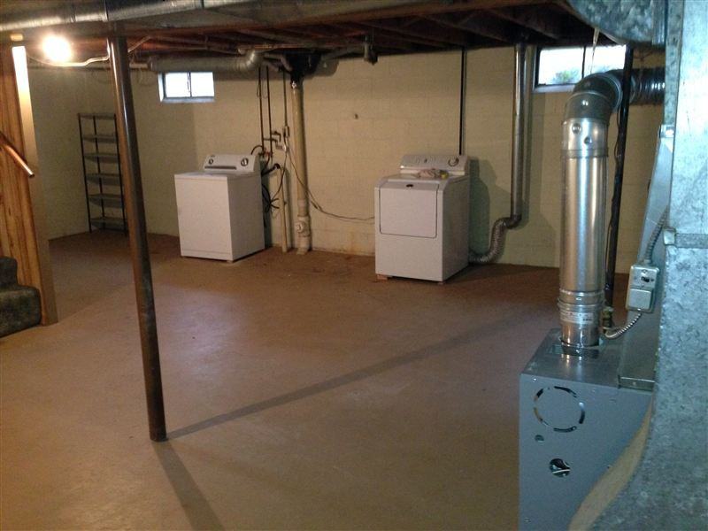 1046 Koster St - Photo 3 of 14