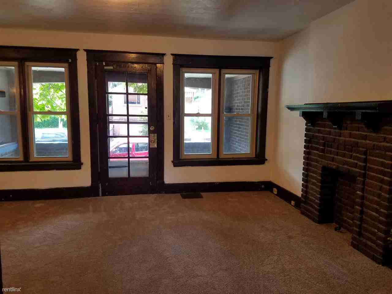 1644 Jancey St - Photo 3 of 12