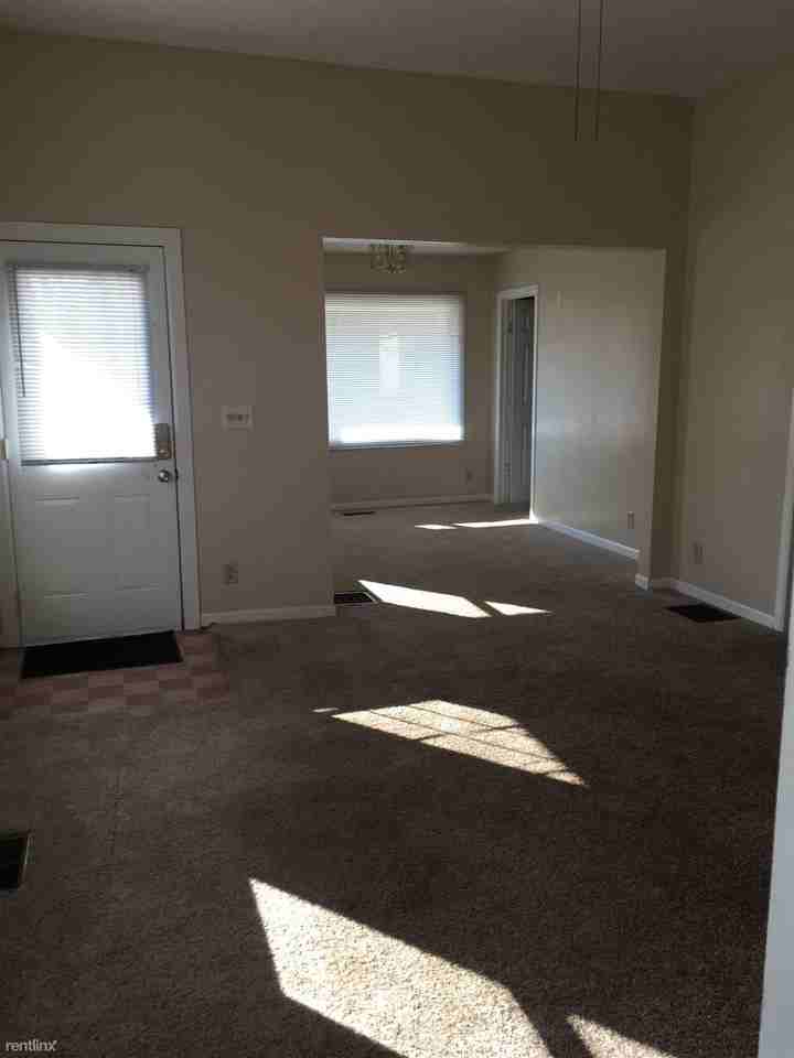 209 S State St - Photo 3 of 12