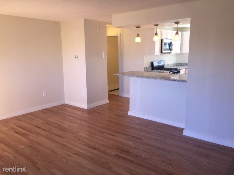 1083 Blue Hills Ave - Photo 3 of 15