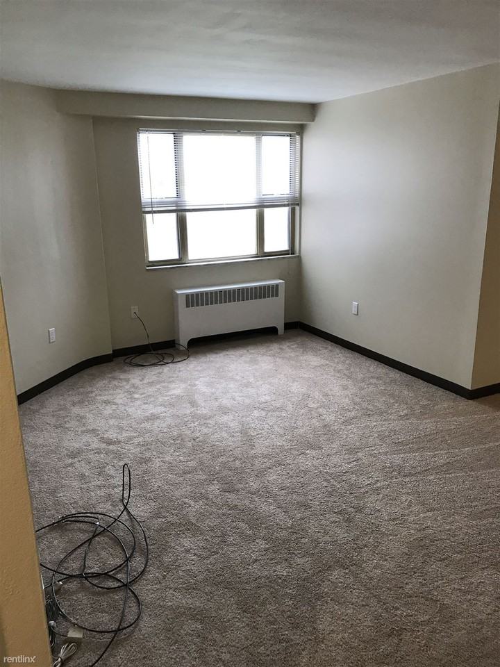 Cloverleaf Tower Apartments - Photo 3 of 10