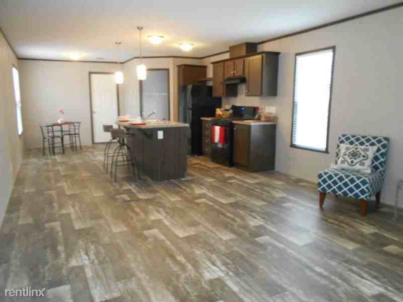 1062 Circle Dr - Photo 2 of 9