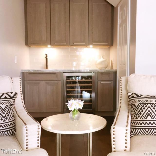 29100 Oakpath Dr - Photo 2 of 31