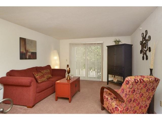 Fenton Estates Apartments - Photo 3 of 9
