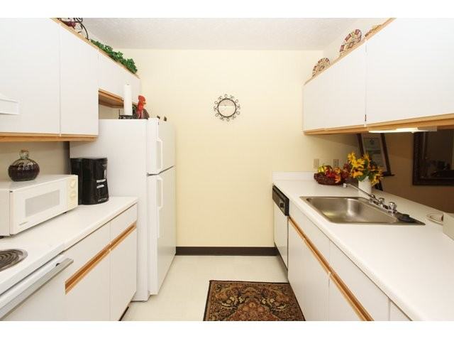 Fenton Estates Apartments - Photo 2 of 9