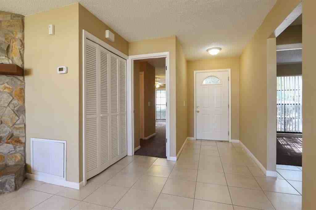 819 Sunridge Point Dr - Photo 3 of 20