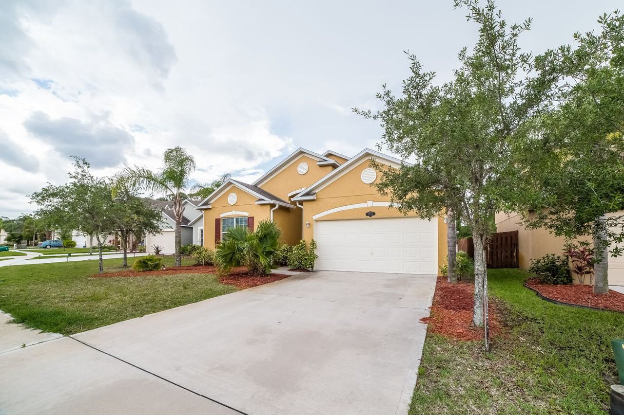 3155 Burdock Ave - Photo 2 of 20