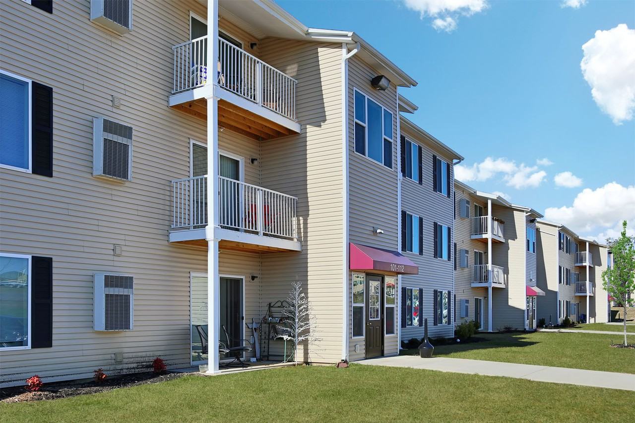 Davis Estates Apartments - Photo 2 of 10