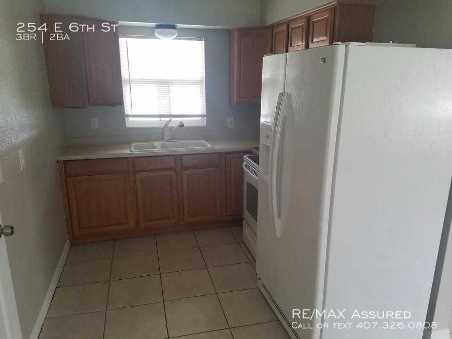 254 E 6th St - Photo 3 of 5