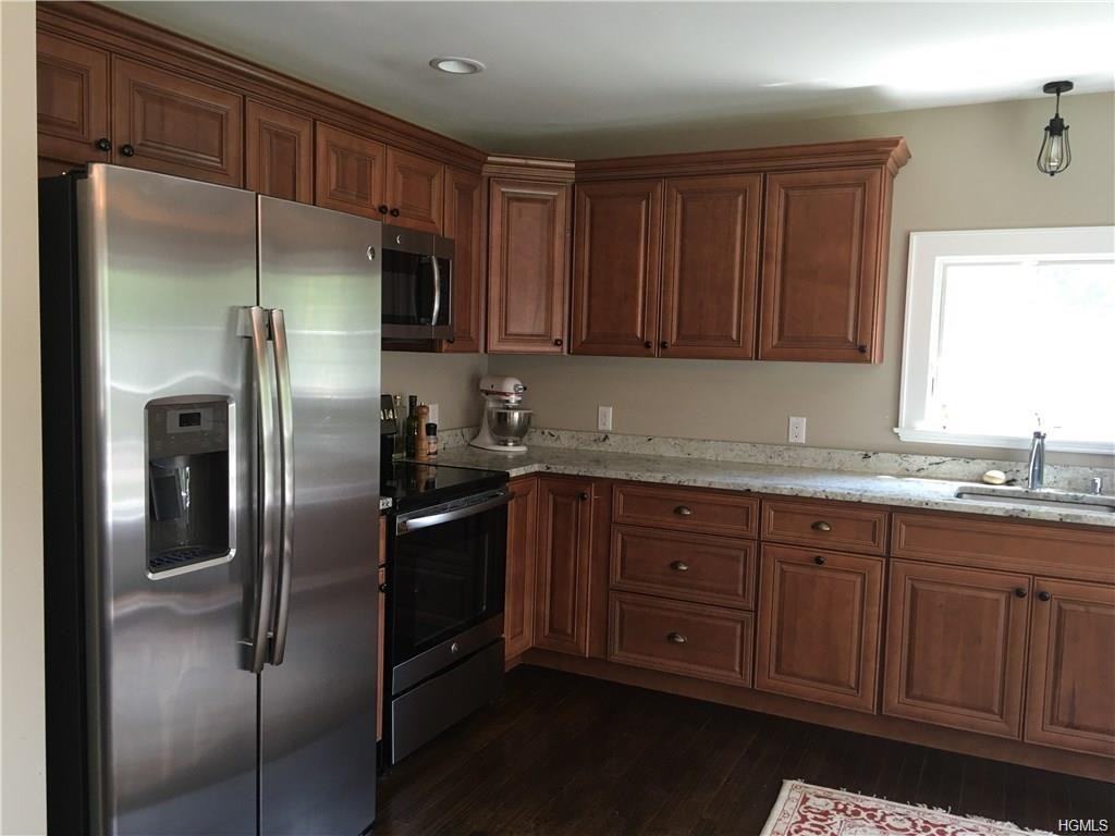 1075 E Main St - Photo 3 of 15