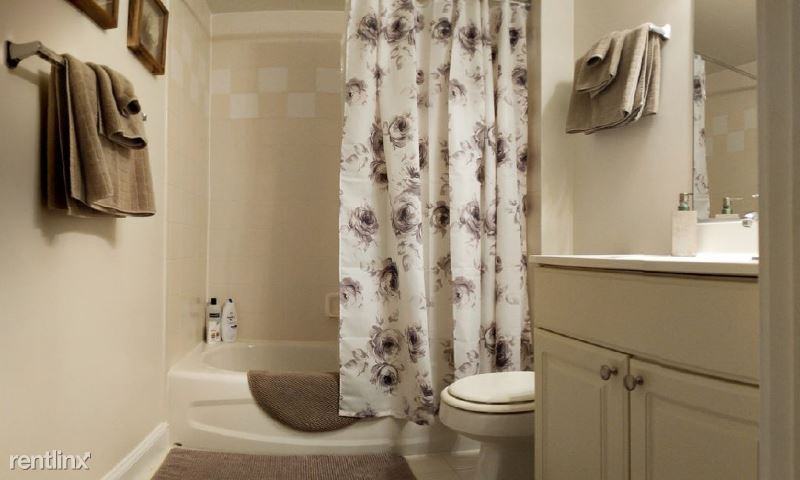 320 Lincoln St - Photo 2 of 4