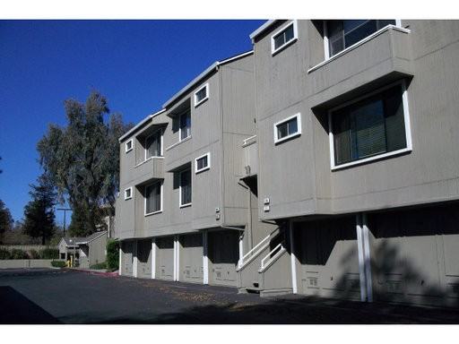 1685 Braddock Ct - Photo 3 of 21