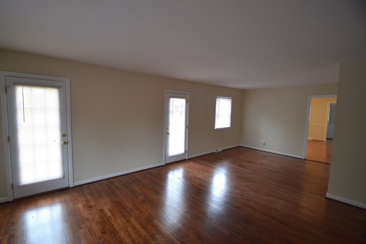 1512 Barberry Ct - Photo 2 of 11