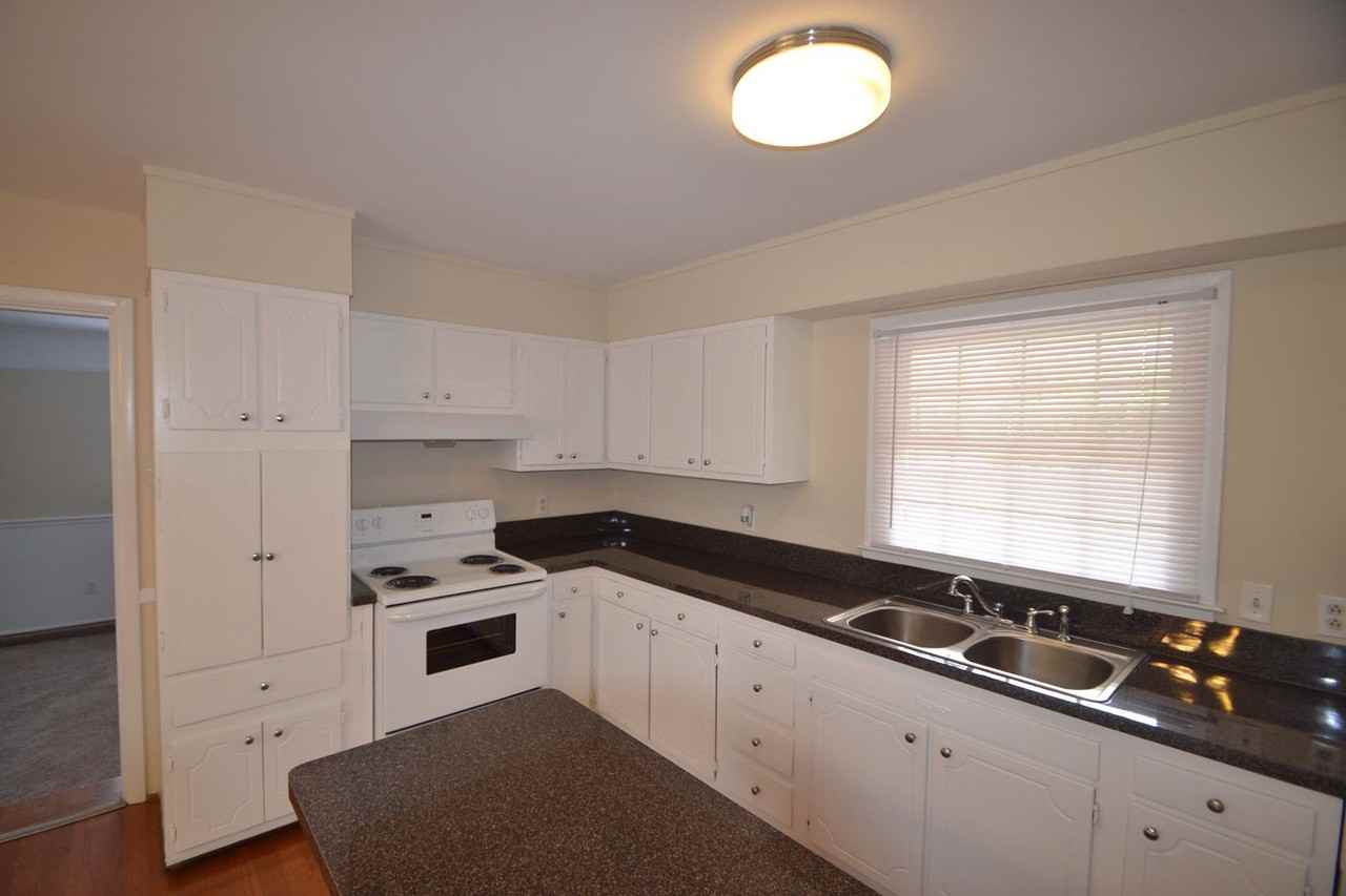 1512 Barberry Ct - Photo 3 of 11