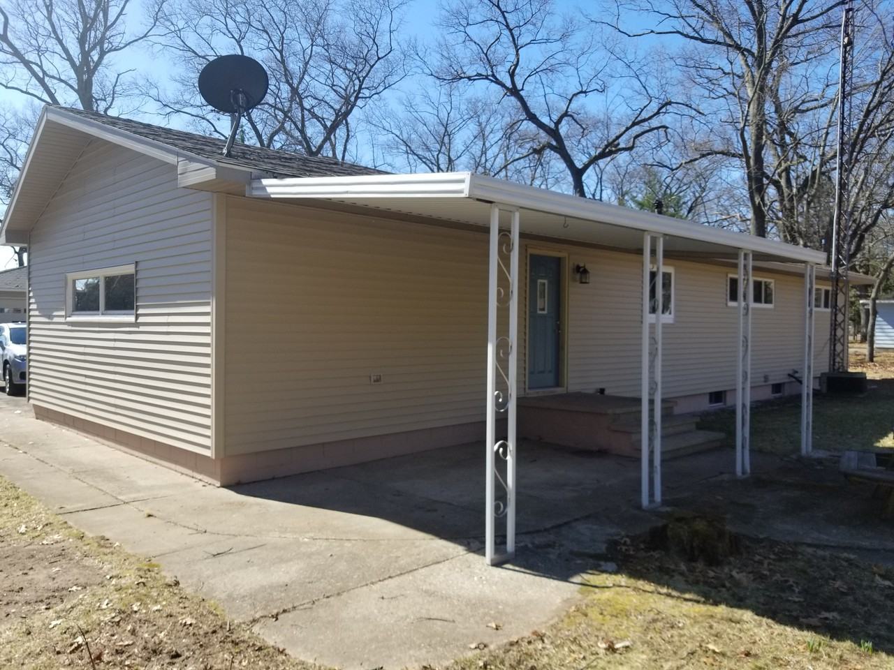 7637 Ravenswood St - Photo 2 of 16