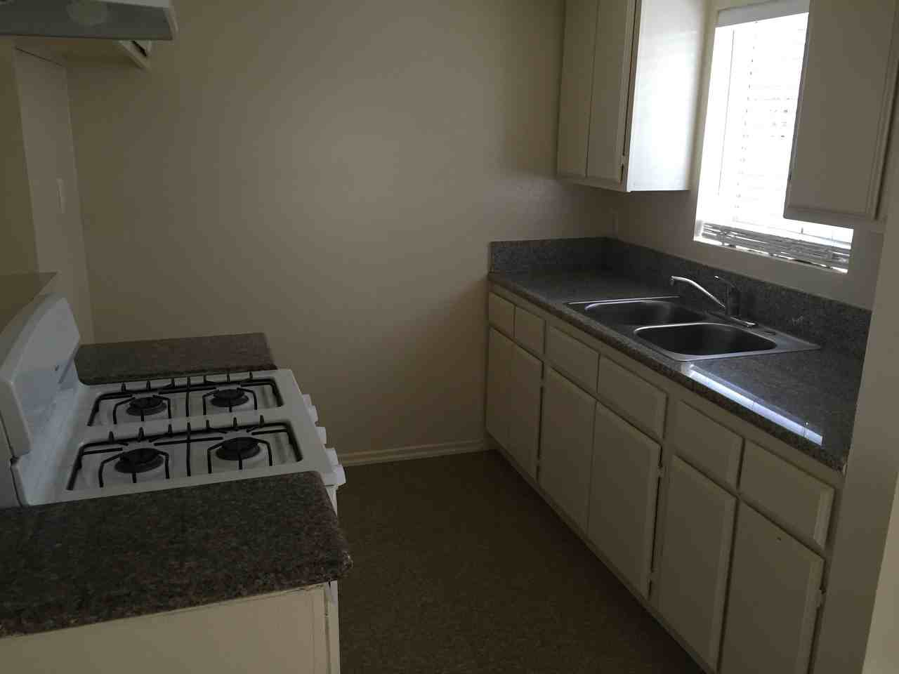 1116 W Highland St - Photo 3 of 5